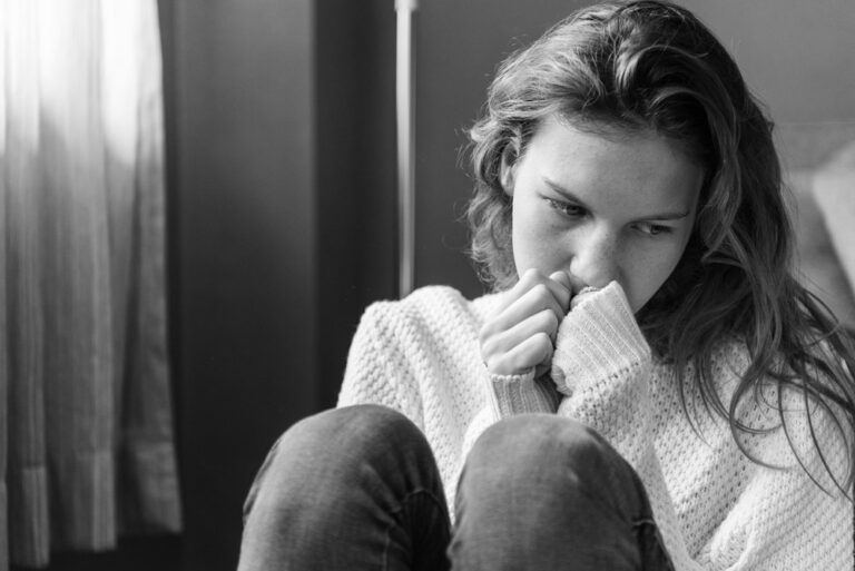 A person with the hand on the chin Description automatically generated with low confidence